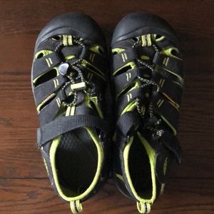 Boys Keen sandals size 3 waterproof